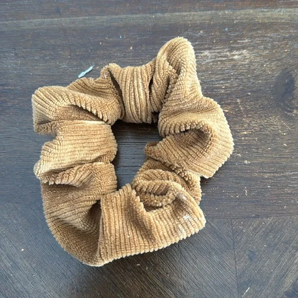 tan ribbed scrunchie - Picture 1 of 1